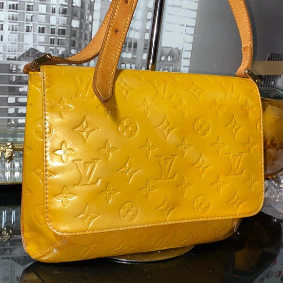 Authentic Louis Vuitton Vernis Monogram Thompson Street Flap Bag - Picture 9 of 17